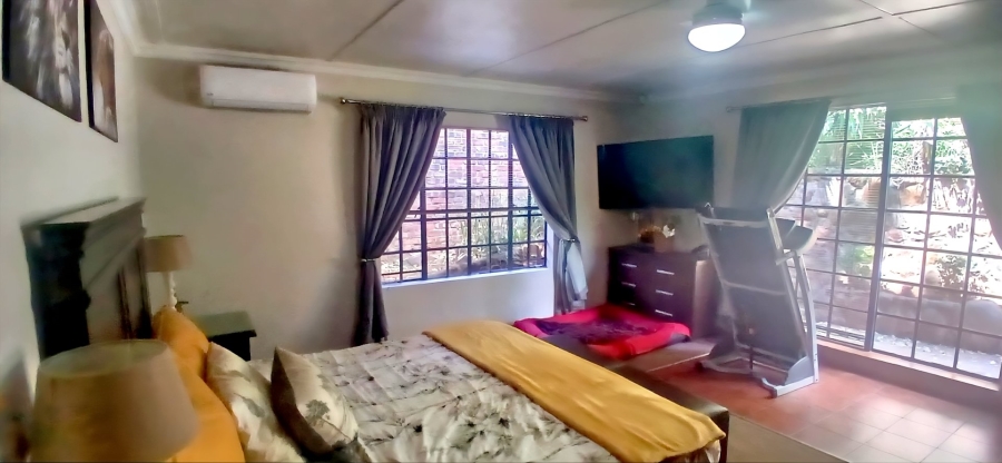 5 Bedroom Property for Sale in Langenhovenpark Free State